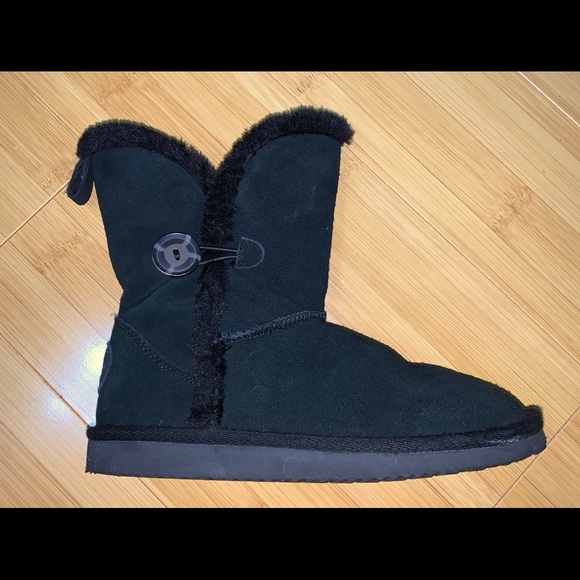 American Eagle Fur Lined Boots - Picture 2 of 4